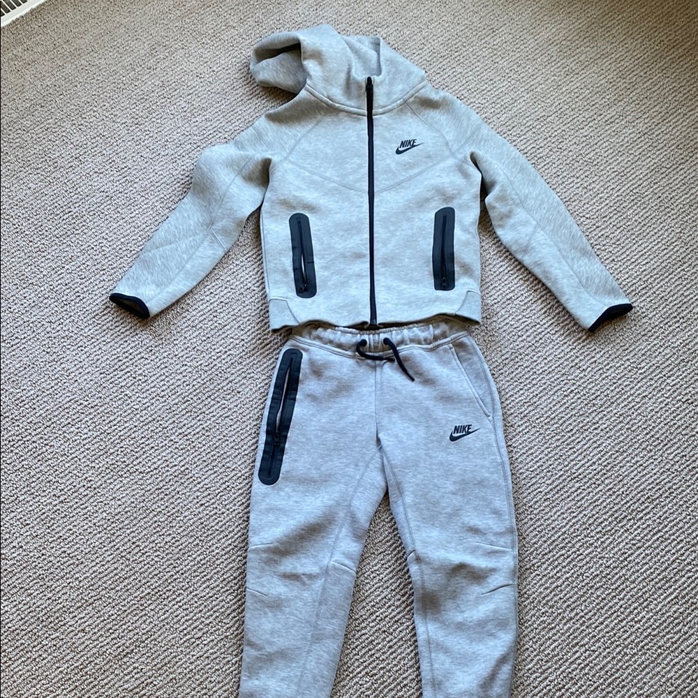 Nike Kids Gray Sweatpants & Hoodie Set